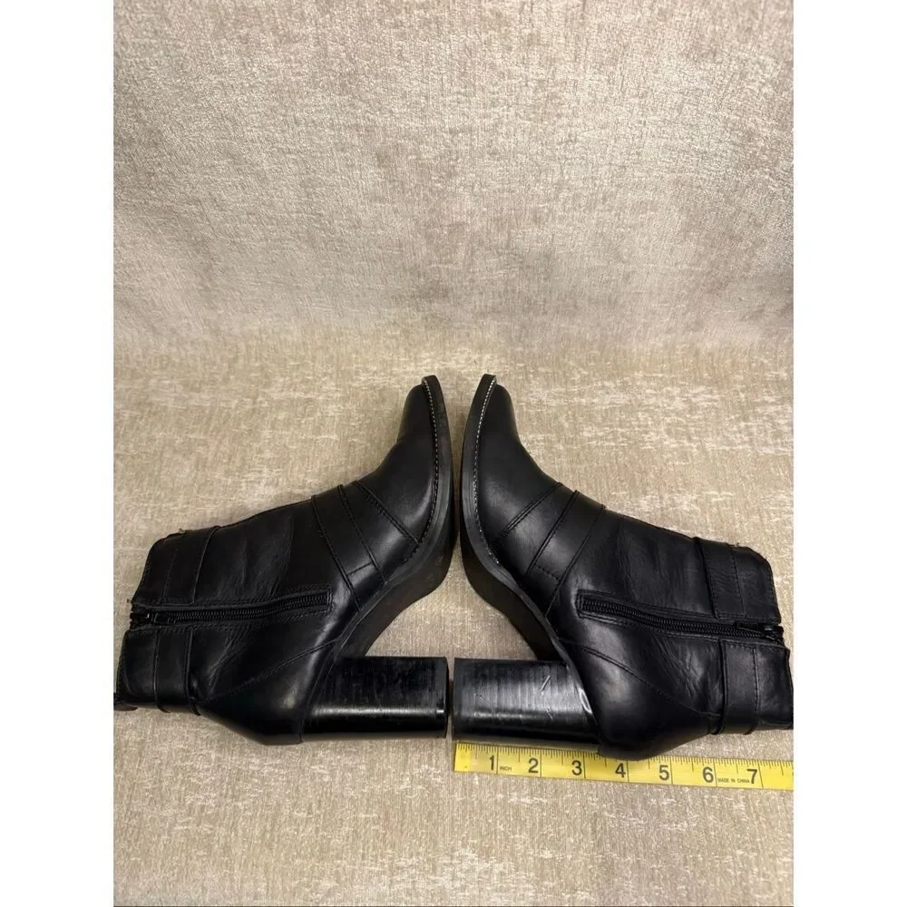 Steve Madden Women's Moto Buckle Stud Leather Halle Ankle Boots Black Size 6.5